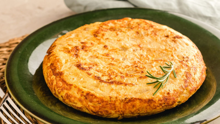 İspanyol omleti de denilen kahvaltılık enfes lezzet: Tortilla de Patatas tarifi...