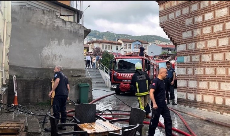 Bursa’da 3 katlı binada korkutan yangın!