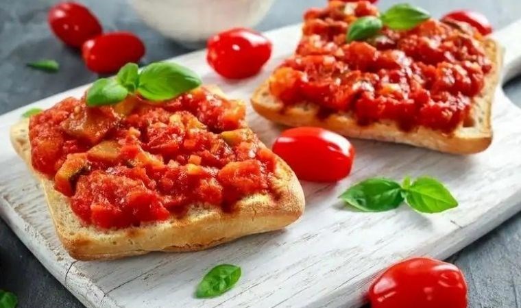 İspanyol mutfağının meşhur lezzeti kahvaltı sofralarınıza çok yakışacak: Pan con tomate tarifi