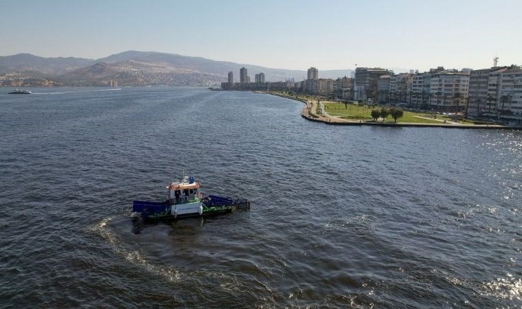 Deniz süpürgeleri İzmir Körfezi’ni temizliyor