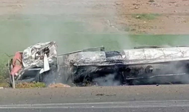 Şırnak'ta akaryakıt yüklü tanker şarampole devrildi: 1 yaralı