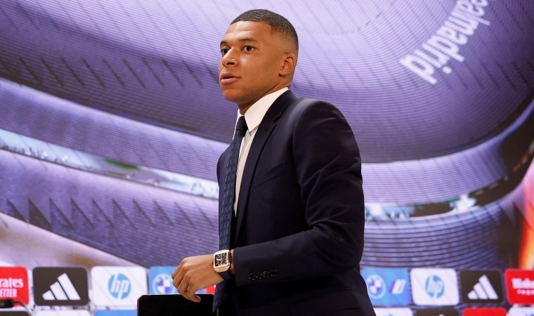 Kylian Mbappe 15 milyon Euro'ya kulüp satın alıyor!