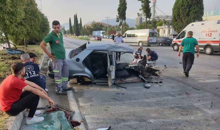 Freni patlayan otomobil paramparça olup yola saçıldı: 5 yaralı