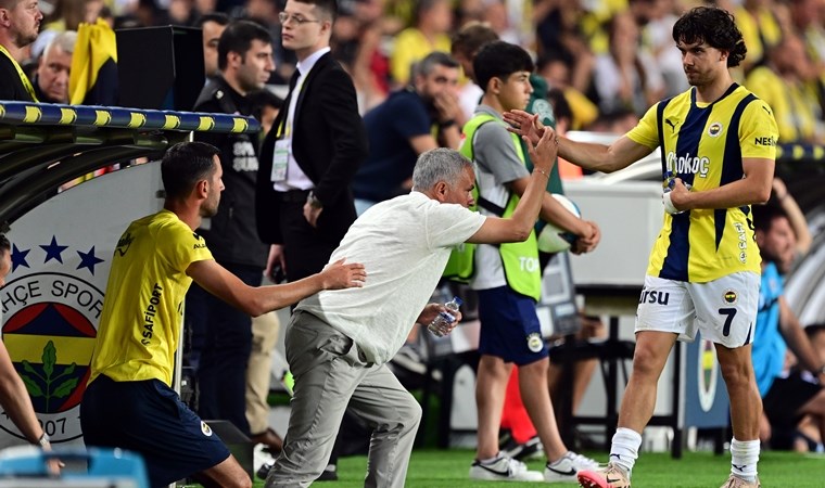 Jose Mourinho, Fenerbahçe'de 3 yıldız futbolcunun ayrılığına izin vermedi!