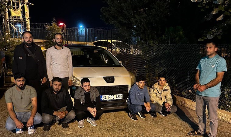 Otomobilde 7 kaçak göçmen ile 1 organizatör yakalandı