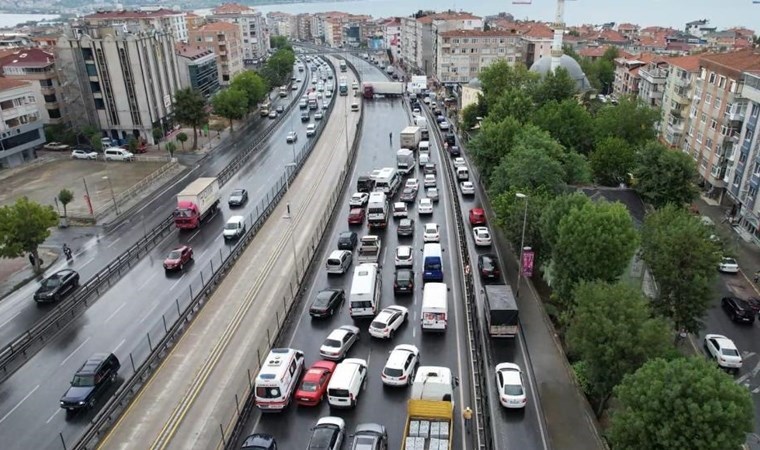 Avcılar'da TIR kazası: E5 Karayolu trafiğe kapatıldı!