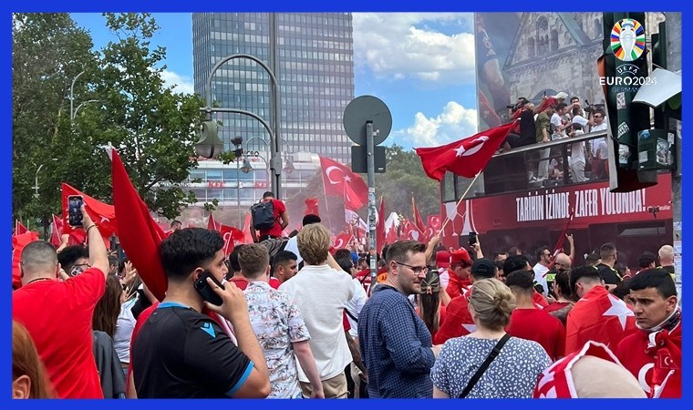 Berlin'de büyük Türk yürüyüşü!