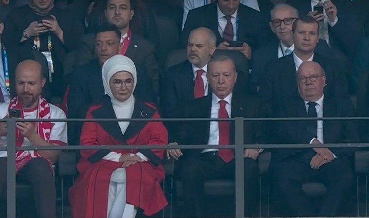 Erdoğan tribünde: Taraftarlardan UEFA'ya tepki