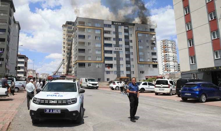 Kayseri'de apartmanın çatısında korkutan yangın!