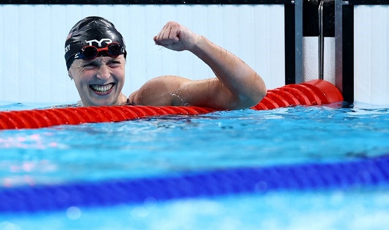 ABD'li yüzücü Katie Ledecky'den rekorla altın madalya