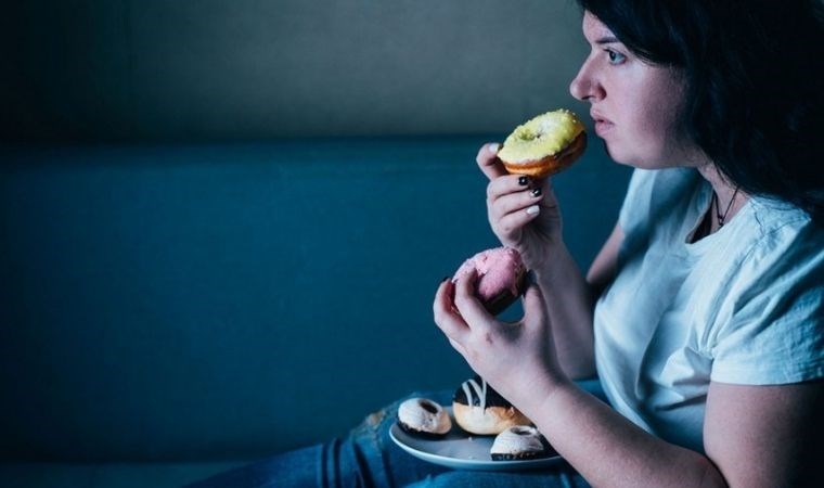 Psikolojik etkenler neden oluyor: Duygusal yeme bozukluğunun işaretleri