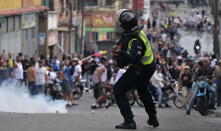 O ülkede seçim protestoları devam ediyor: Gözaltına alınanların sayısı 1200'e çıktı