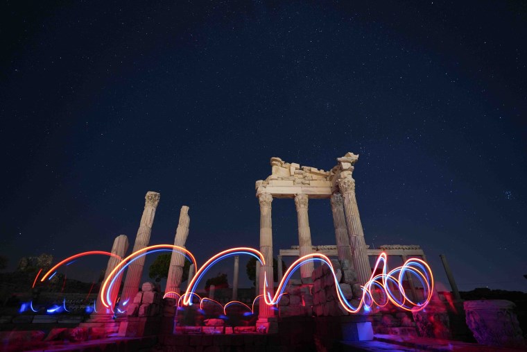 Bergama Akrapolü'nde görsel şölen: 'Perseid meteor yağmuru' nedir?