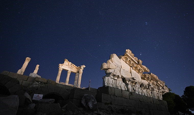 Bergama Akrapolü'nde görsel şölen: 'Perseid meteor yağmuru' nedir?