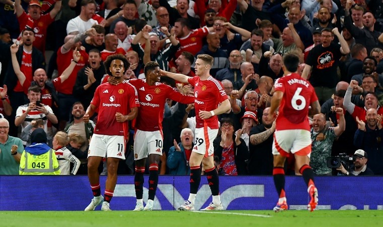 Manchester United 3 puanı son dakikalarda aldı!