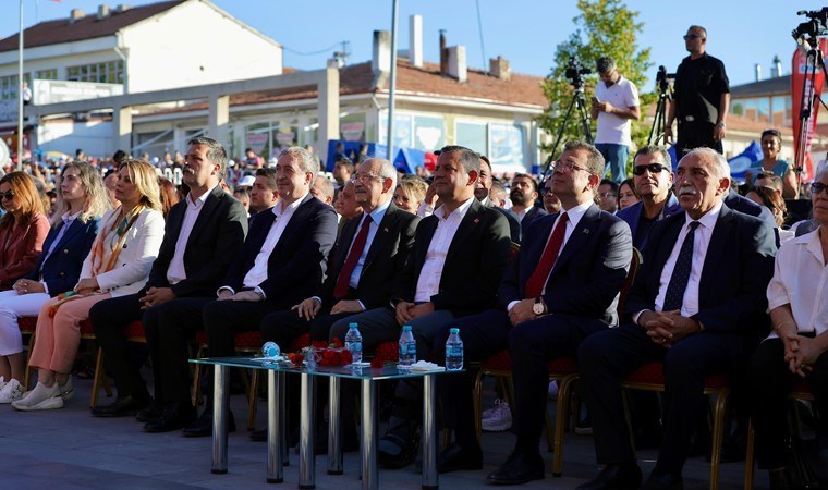 Kılıçdaroğlu, Özel ve İmamoğlu bir araya geldi… Özgür Özel: Vefamızı göstermenin en önemli yolu, partimizi iktidar yapmaktır