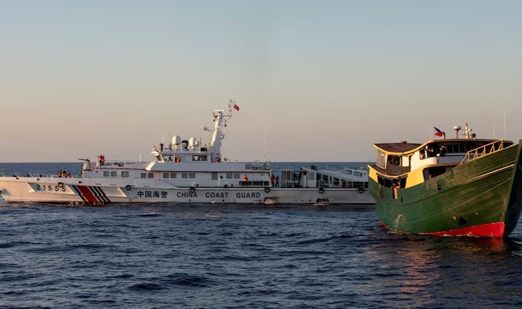 Güney Çin Denizi'nde tansiyon yükseliyor: 2 gemi hasar gördü