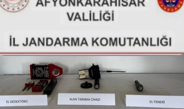 Jandarmayı görünce kaçan define avcıları kovalamaca sonrası yakalandı