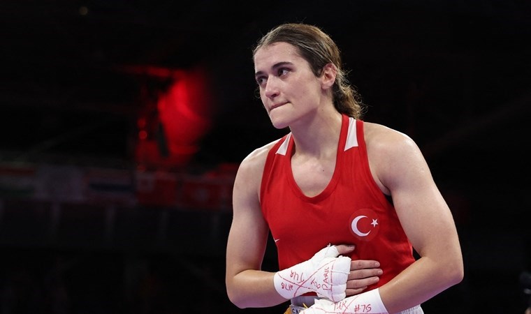 Milli boksör Esra Yıldız Kahraman, Paris 2024'te çeyrek finale yükseldi!