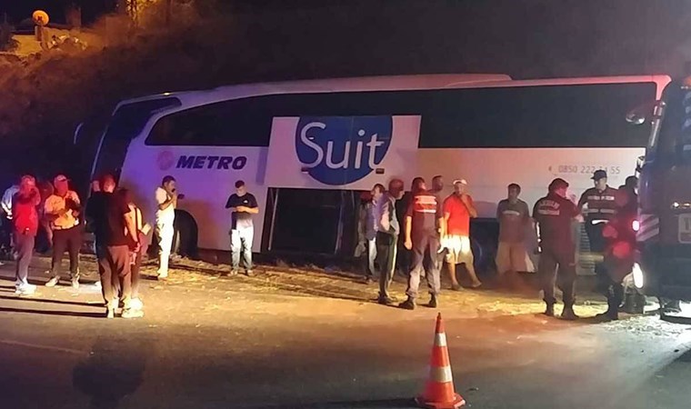 Aydın’da kontrolden çıkan yolcu otobüsü yan yattı: 1 ölü, 10 yaralı