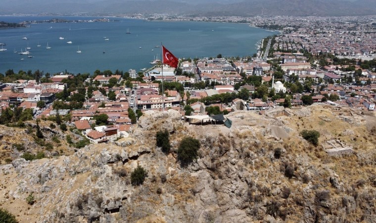 Fethiye Kalesi kazısında heykel başı bulundu