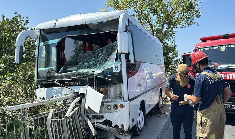 Arnavutköy’de şehir hastanesi personellerini taşıyan servis kazaya karıştı: 5 işçi yaralı