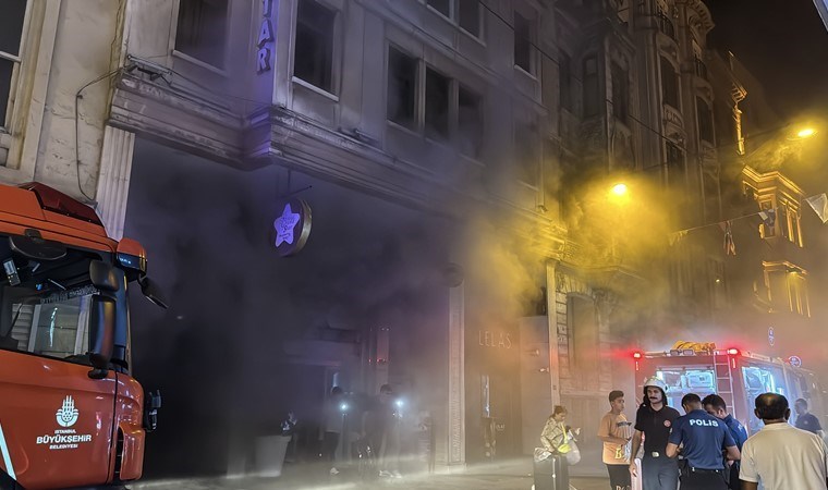 Son Dakika... Beyoğlu'nda 9 katlı otelde yangın!