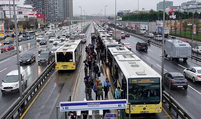 Metrobüs kullananlar dikkat: Bu duraklar kapanıyor