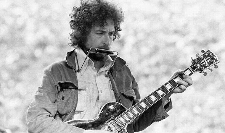 Bob Dylan’ın imzalı şarkı sözleri 85 bin dolara satışta