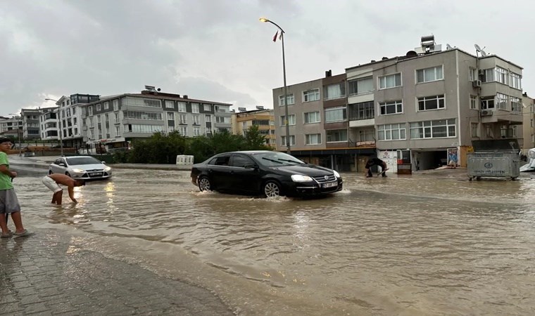 Sinop'taki sağanakta 87 evde hasar oluştu