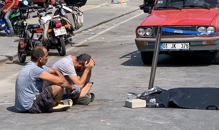 TIR'a çarpan motosikletteki kadın öldü: Yakınları gözyaşı döktü...