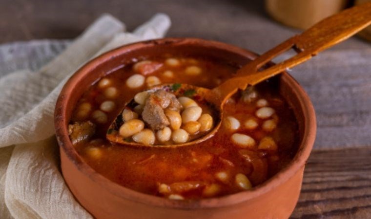 MasterChef kuru fasulye nasıl yapılır? Türk mutfağının sevilen lezzeti etli kuru fasulye tarifi...