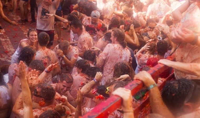 İspanya'da La Tomatina festivali: Yüzlerce ton domates kullanıldı