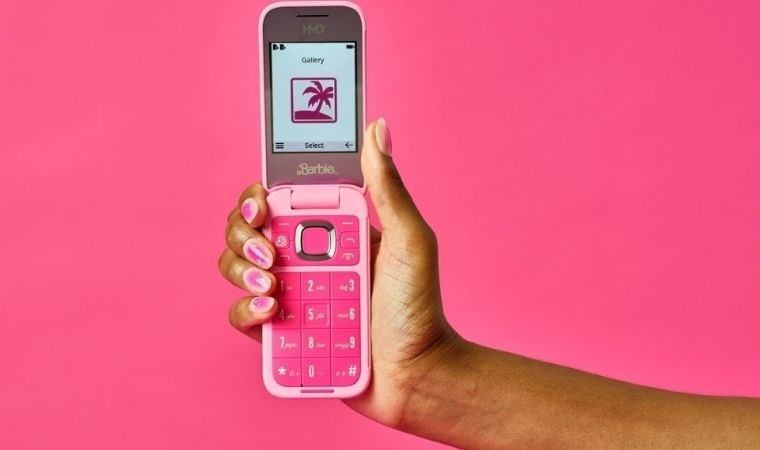 HMD Barbie Phone'u tanıttı! Pembe telefonun özellikleri neler?