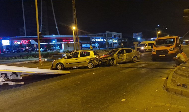 Diyarbakır'da 3 otomobil çarpıştı: 7 yaralı