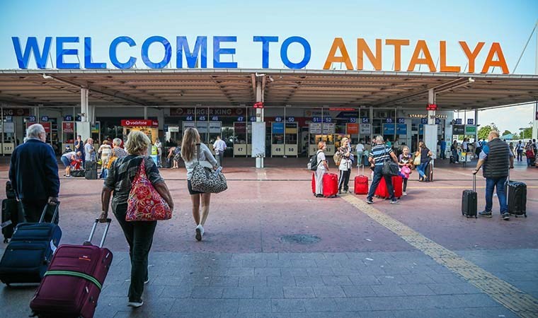 Antalya'ya gelen turist sayısı 9 milyonu aştı: İlk sırada hangi ülke var?