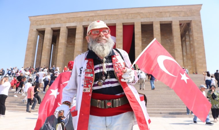 Türk Yıldızları'ndan Anıtkabir'de 'Ata'ya saygı' uçuşu: İşte o kareler...