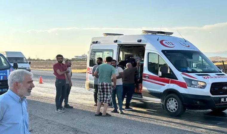 Adıyaman'da minibüs ile TIR çarpıştı: 5 yaralı