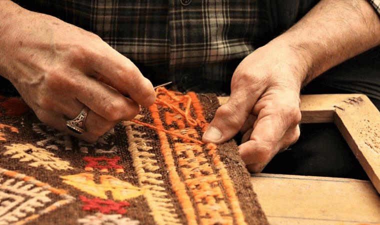 Yüzyılların izini taşıyan Türk halı ve kilim motiflerinin anlamları...