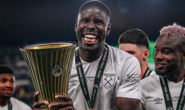 Kurt Zouma, Al-Orobah'a imza attı