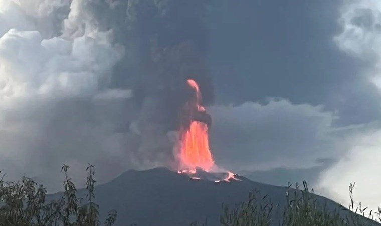 Etna Yanardağı lav püskürtmeye başladı