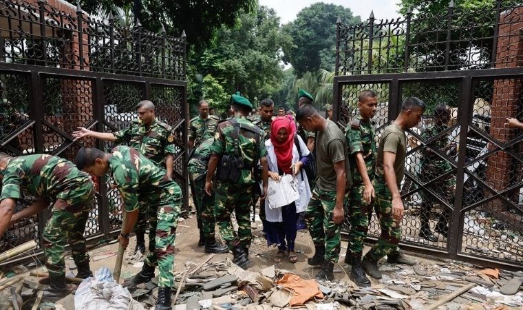 Bangladeş’te son durum... Öğrencilerin talebi sonuç verdi, Meclis feshedildi!