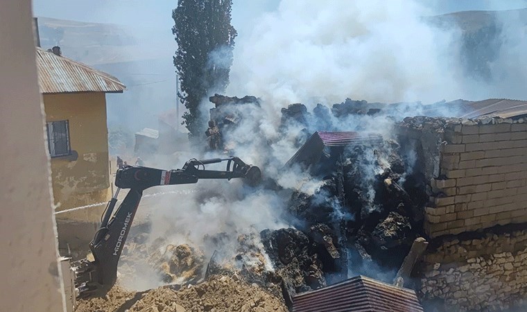 Sivas'ta korkutan yangın: 3 kişi dumandan etkilendi, başına taş düşen 1 kişi yaralandı