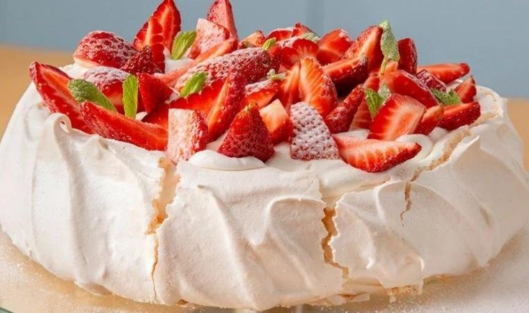 Hafifliği ve pratikliğiyle favoriniz olacak enfes lezzet: Pavlova tatlısı tarifi