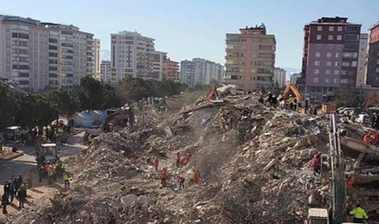 150 kişiye mezar olmuştu... Palmiye Sitesi için 'Fay hattına denk gelmiş' diyen müteahhidin 5 binası daha yıkılmış