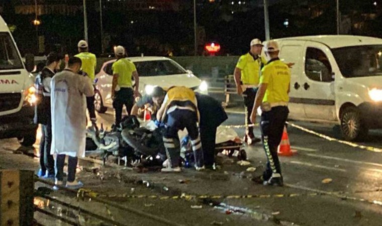 Haliç Köprüsü'nde feci kaza... Motosiklet, yol temizleme aracına çarptı: 1 ölü