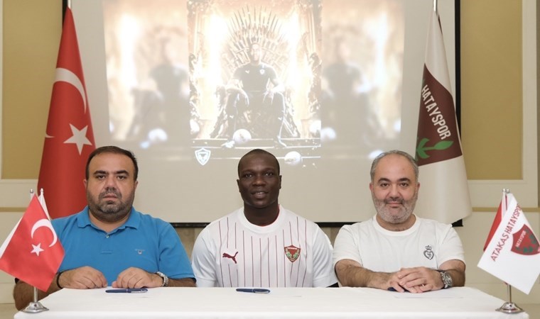 Hatayspor'da Aboubakar imzayı attı