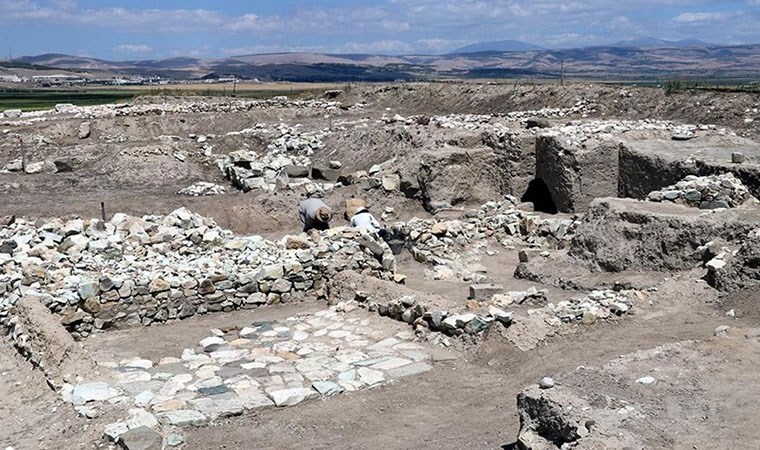 Oluz Höyük'teki kazılarda 18 yılda 6 uygarlığa ait 2 binden fazla eser bulundu