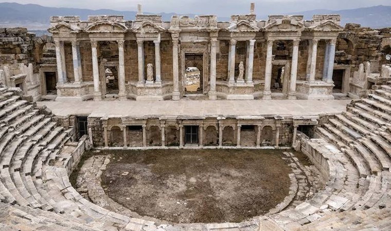 Denizli, suyun ve inancın kenti olarak da anılan Hierapolis gibi birçok tarihi yerleriyle dikkat çekiyor: Antik kentlerin buluşma noktası