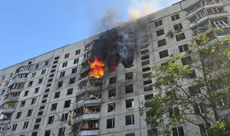 Rusya, Harkov’da içinde sivillerin bulunduğu binayı vurdu